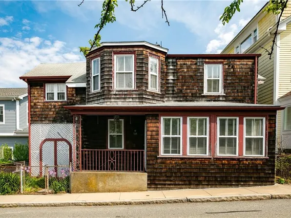 60 Dixon St, Newport, RI 02840