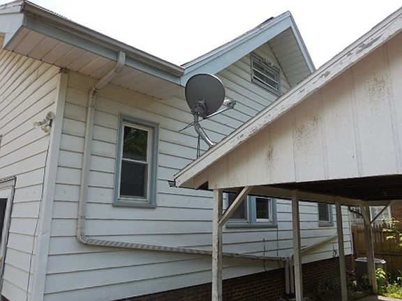 2nd image of 2009 N Linn St