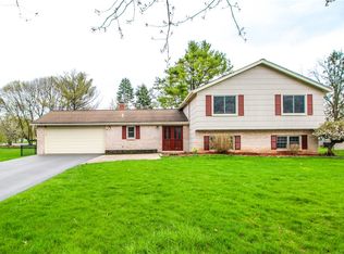 62 Phaeton Dr, Penfield, NY 14526