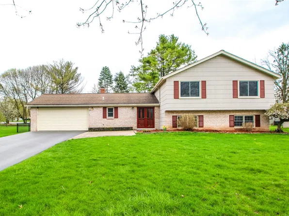 62 Phaeton Dr, Penfield, NY 14526