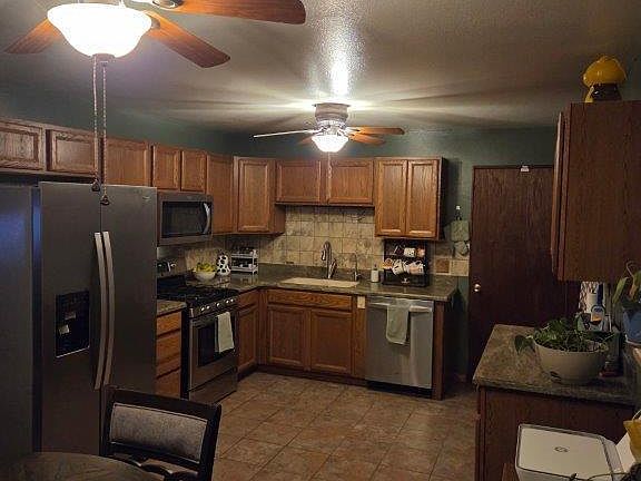 2nd image of 400 Oak Rd