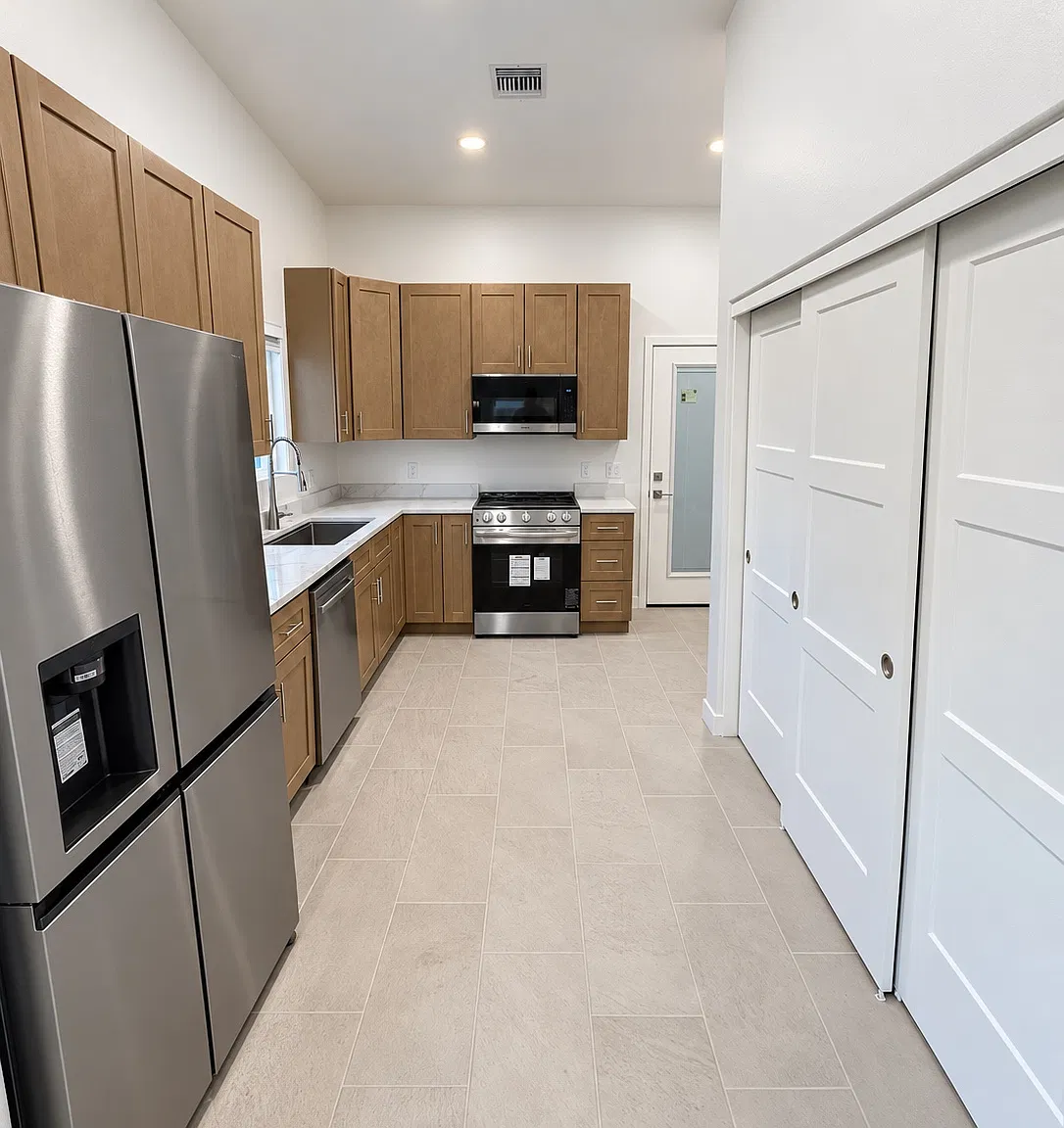 2 bed, 950 sqft, $2,000 — Photo 4