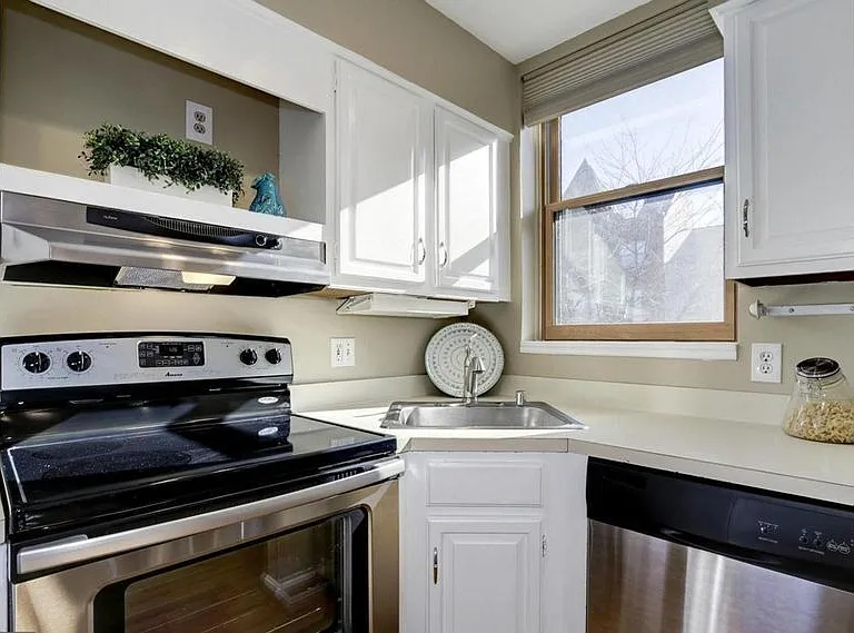 1811 Vernon St NW #201 — Photo 7