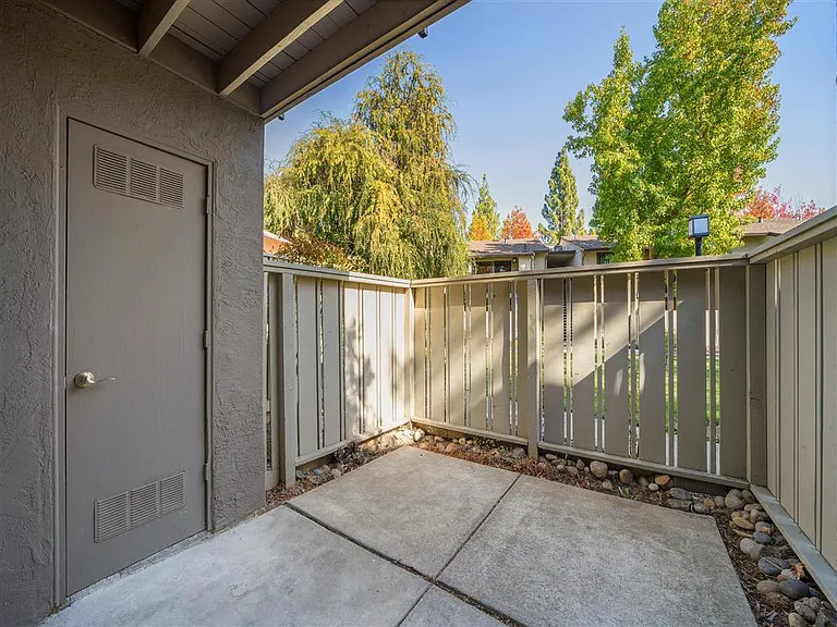 Valley Ridge Apartment Homes — Photo 13