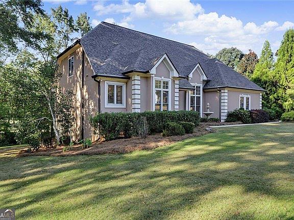3rd image of 884 Fairway Dr