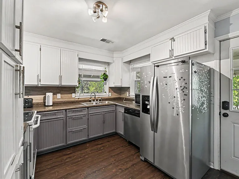 2243 Guerry Ave #B — Photo 6