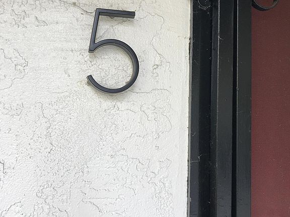 2nd image of 5-4136 Louisiana St #5