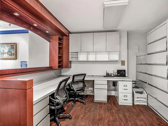 4th image of 1021 Park Ave #105