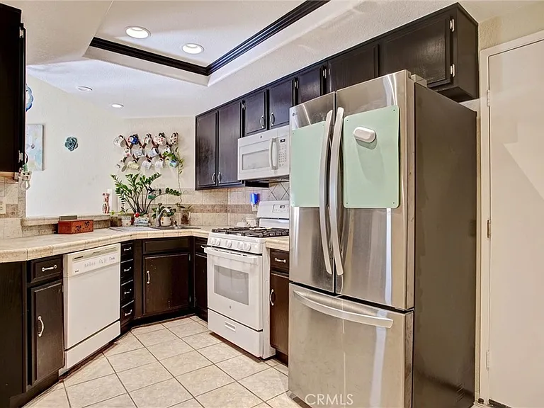 985 Sunrise St — Photo 1
