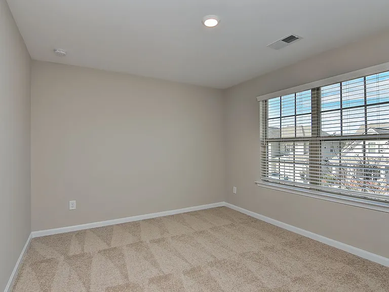 1036 Easley St — Photo 15