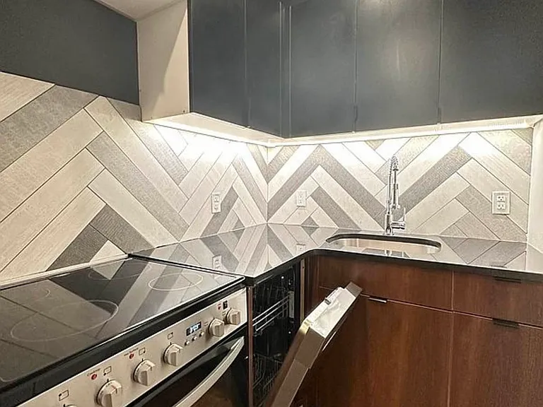 1354 Jefferson Ave #5R — Photo 8