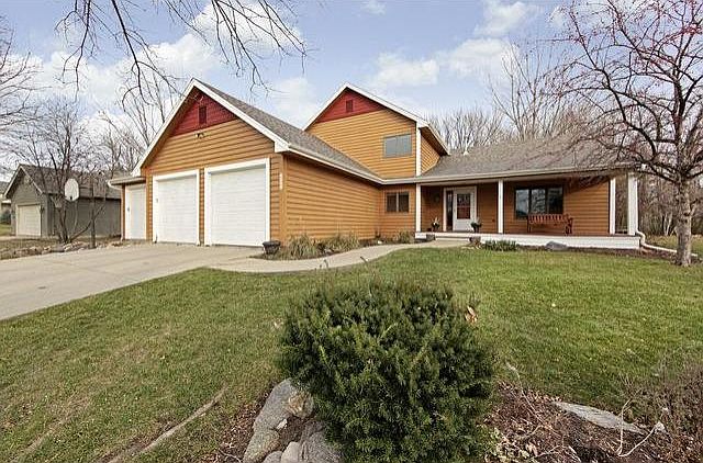 1st image of 1668 Woodlawn Cir