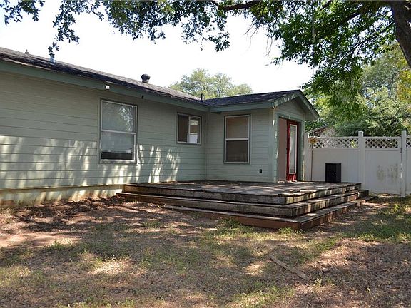 3rd image of 909 Hill Wood Dr #A