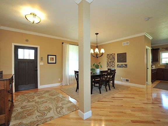 2nd image of 1032 Valleyview Dr