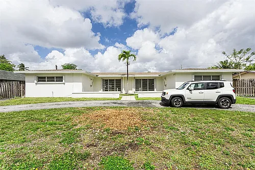 6821-6825 NW 11th Pl #6825 Photo 1