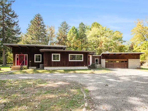 5831 Browntown Rd, Sawyer, MI 49125