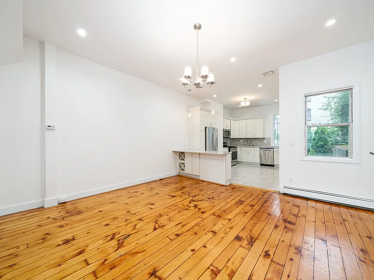 28 Jones St — Photo 13