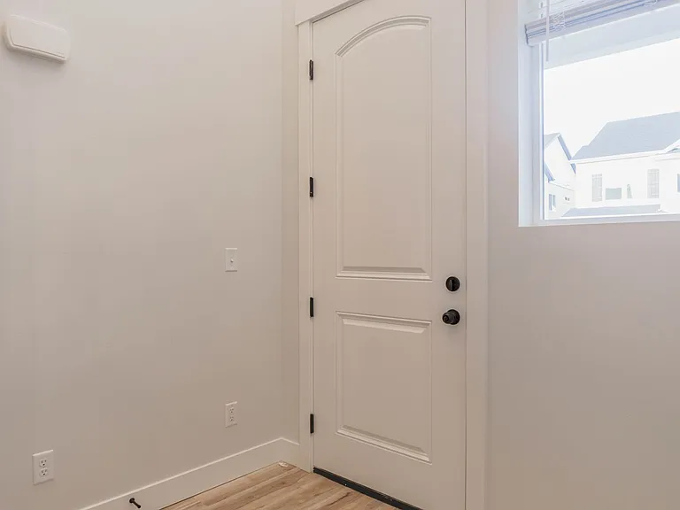 2010 N 3930 W — Photo 2