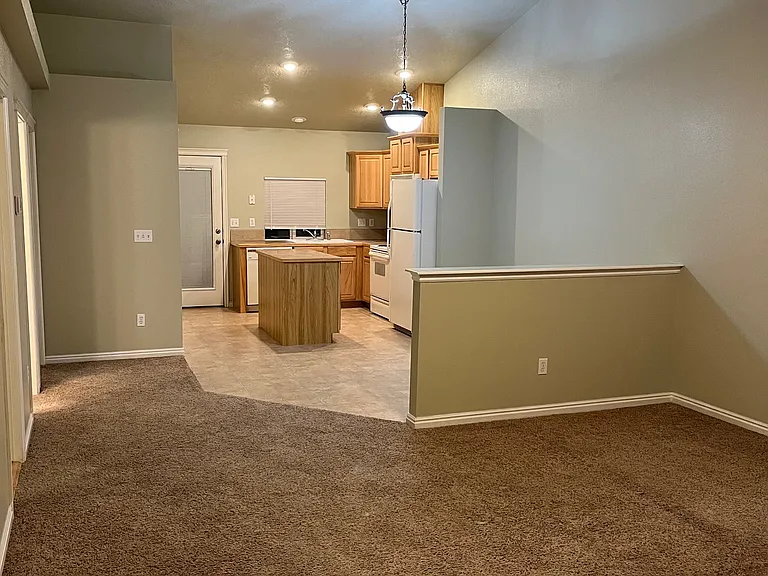 4881 W Holmes St — Photo 3