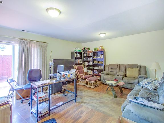 3rd image of 2720 NE 85th Cir