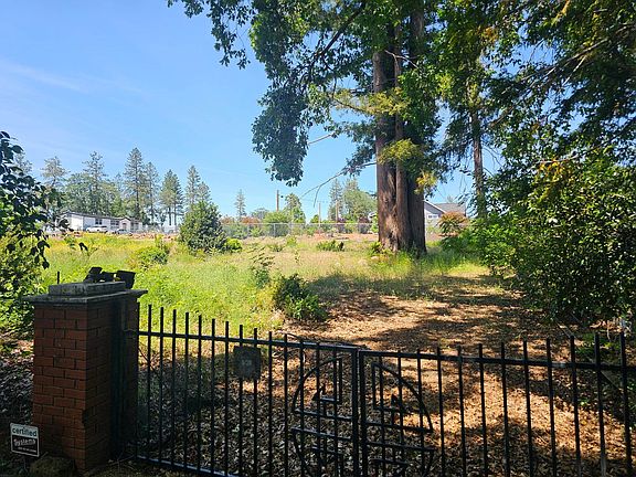 2nd image of 6241 Lind Ln