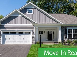 8 Fairway Ct, Voorheesville, NY 12186