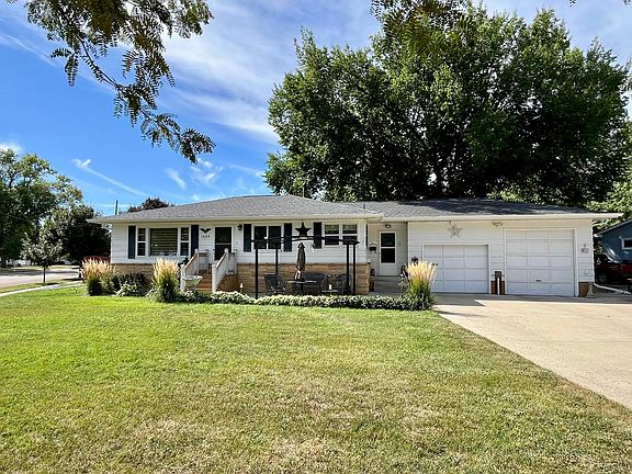 3rd image of 1024 10th Ave NE