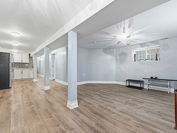 3rd image of 327 S Richmond St