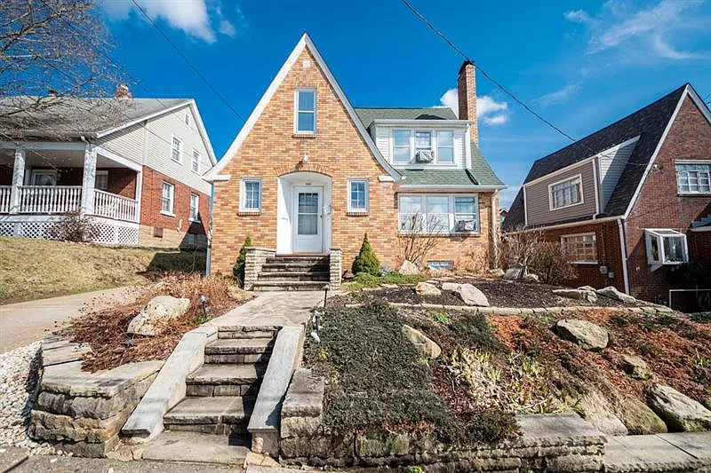 448 Washington St photo 1