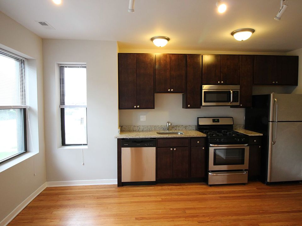 1st image of 2438 W North Shore Ave
