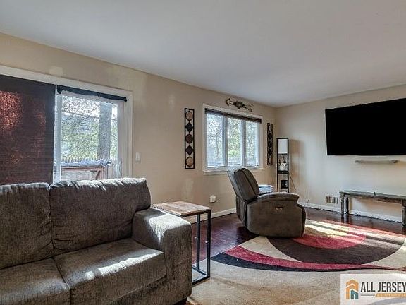 5th image of 16 Pendleton Pl