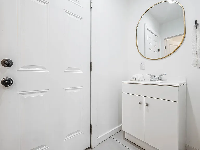10146 Amestoy Ave — Photo 29