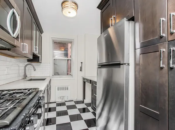 3363 Sedgewick Avenue image 3 of 10