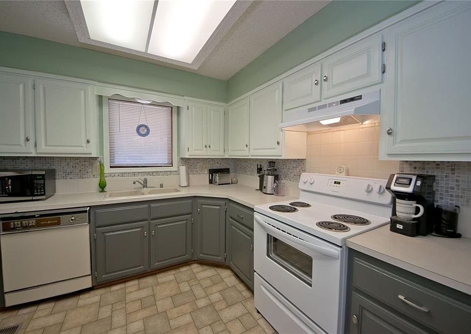 1st image of 33 Estes Dr