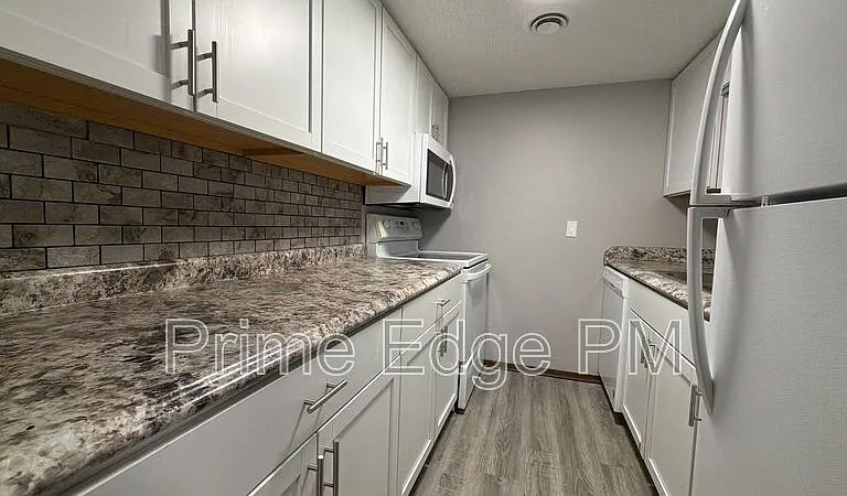2343 B St #8 — Photo 12