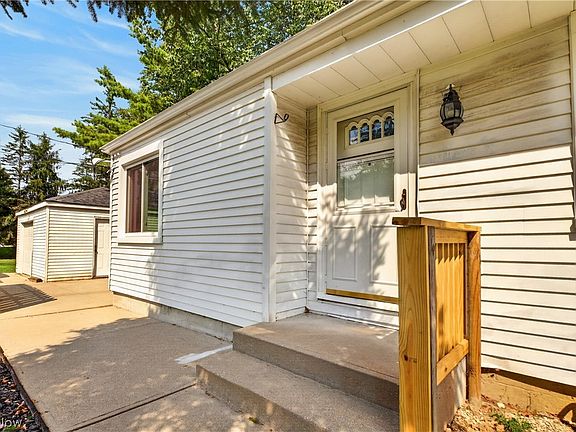 4th image of 11828 Albion Rd