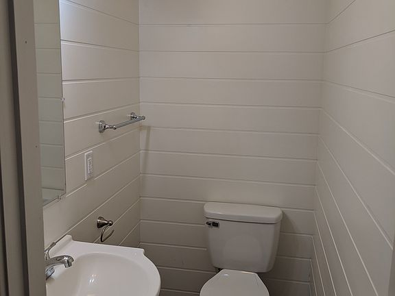 4th image of 1390 Pleasant Valley Ln
