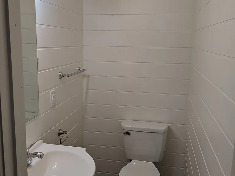 1390 Pleasant Valley Ln — Photo 4