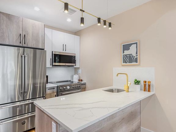 2nd image of 1421 Hancock St #1A