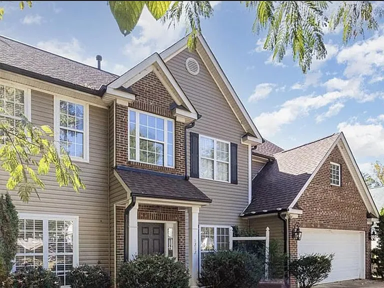 1212 Oakdale Commons Ct — Photo 2
