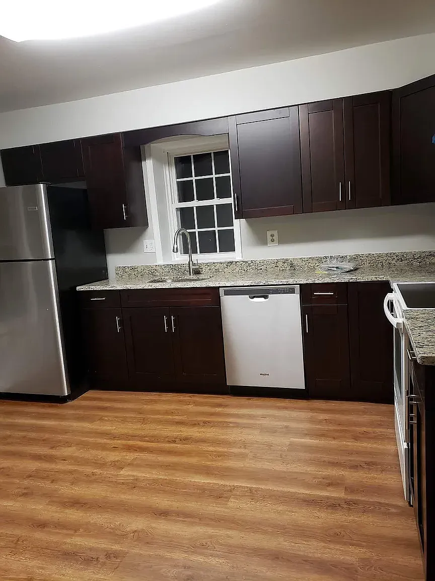 4 bed, 3.5 bath, 2100 sqft, $2,900 — Photo 3