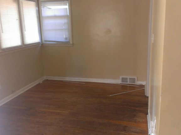 3rd image of 8130 Bramell