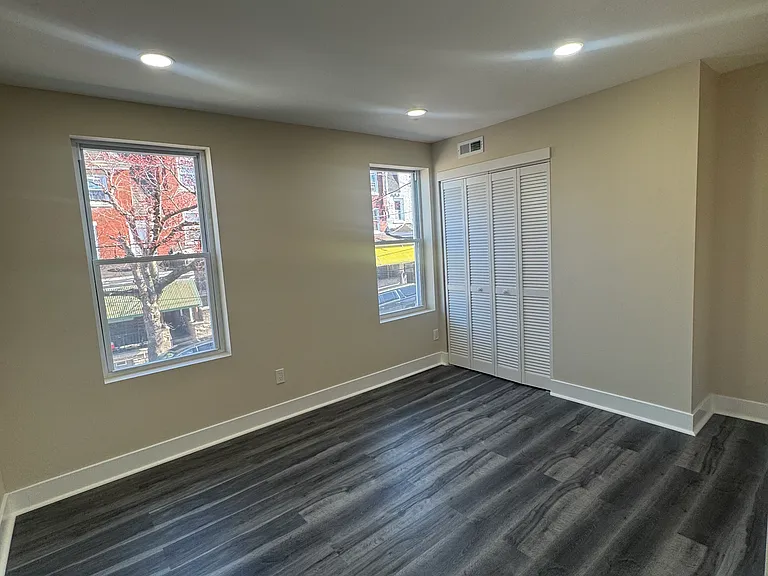 459 E High St — Photo 8