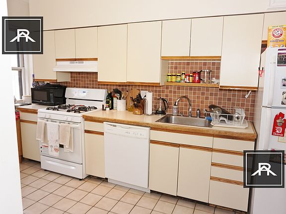 3rd image of 2003 Commonwealth Ave APT 14