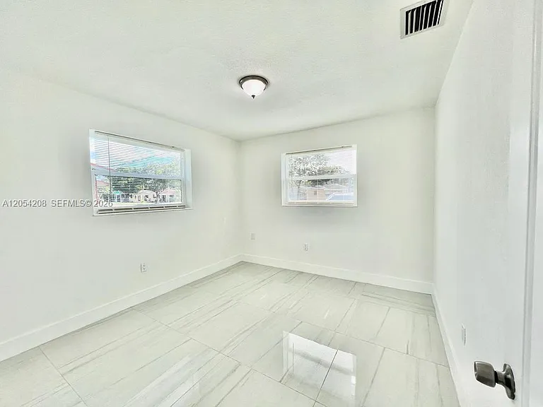 917 NW 103rd St #917 — Photo 10