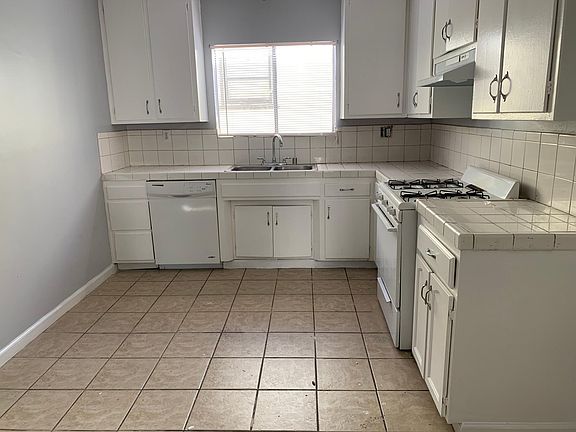 5th image of 1335 Stanley Ave APT 1