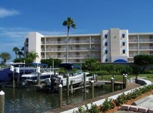 5904 S River Run Dr, Sebastian, FL 32958