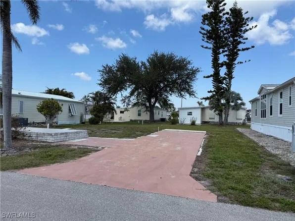 4944 Cobiac Dr, Saint James City, FL 33956