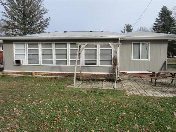 4th image of 930 Parrish St