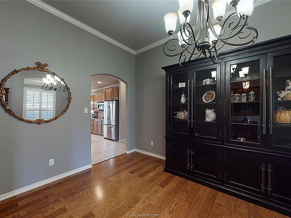 5th image of 5169 Drake Dr